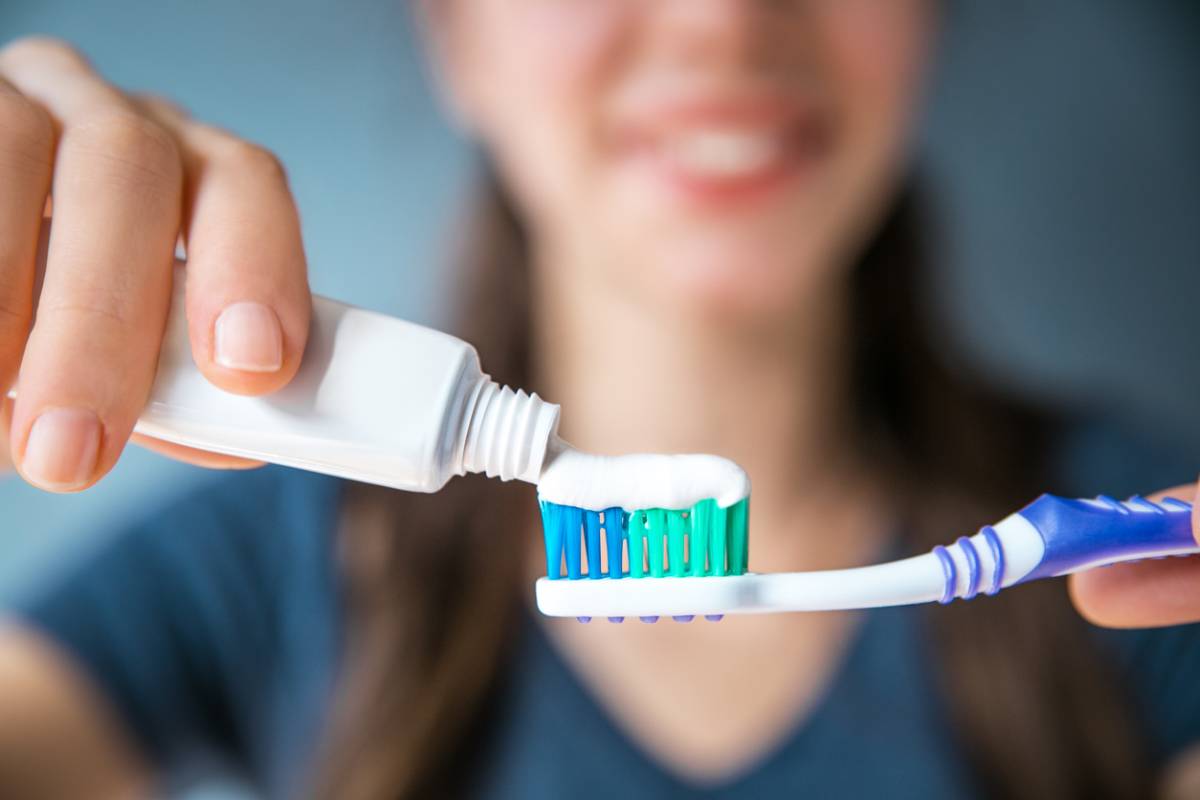 Featured image for How Do Professional and At-Home Teeth Cleaning Differ?